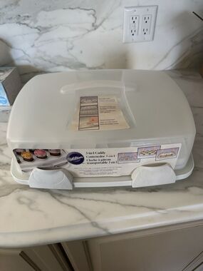 Wilton Ultimate 3-in-1 Cupcake Muffin Cake Caddy Carrier See-Through Holder